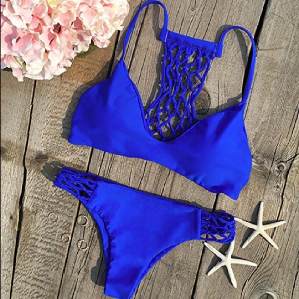 Cupshe bright blue bikini top